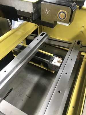 Mittelgeschwindigkeits-CNC-Wedm-Schneidemaschine Dk7740 Super wirtschaftlich mit Kundendienst