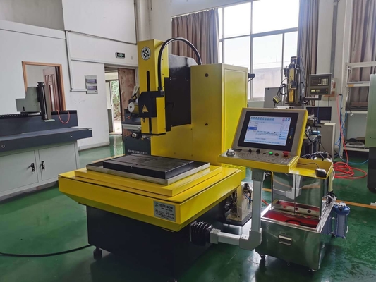 Hochpräzisionsmaschine zur Bohrung kleiner Löcher EDM-Maschine Sjd704wxl 500X400