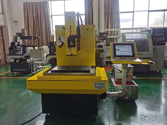 Hochpräzisionsmaschine zur Bohrung kleiner Löcher EDM-Maschine Sjd704wxl 500X400