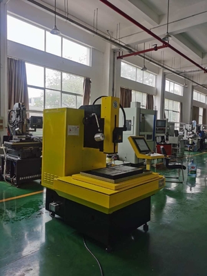 Hochpräzisionsmaschine zur Bohrung kleiner Löcher EDM-Maschine Sjd704wxl 500X400