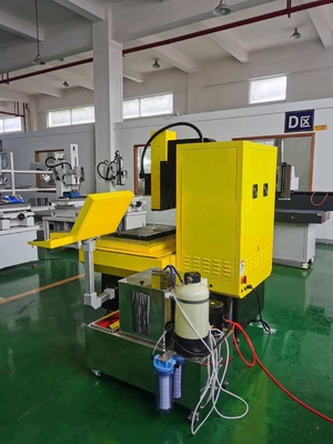 Hochpräzisionsmaschine zur Bohrung kleiner Löcher EDM-Maschine Sjd704wxl 500X400
