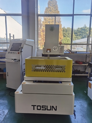 Hochgeschwindigkeits-D400-Drahtschnitt-EDM-Maschine mit Tapper-Schnitt innerhalb von CNC-Metallschnittwerkzeugen