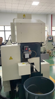 Hochpräzise Funkenbearbeitung CNC EDM Messingdrahtschneidemaschine SWE85SL für den Kunden