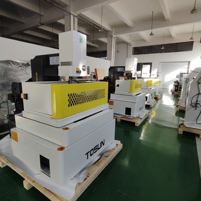 Panasonic-Servomotor Hochgeschwindigkeits-EDM-Drahtschneidemaschine Dk7732c Experte
