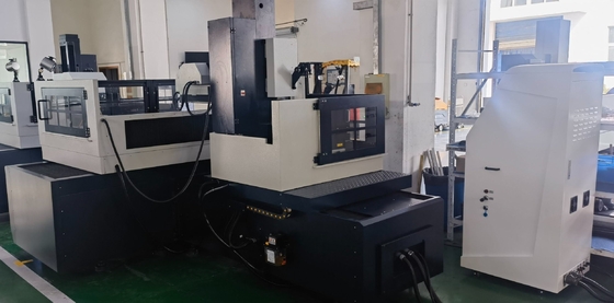 DK77120C Servomotor Molybdändrahtschneider EDM mit 60 Grad Taper-Schnitt