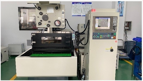 Niedriggeschwindigkeits-Brassdrahtschnitt EDM Swe36SL Prozessverwendung für CNC-Maschinenwerkzeuge zum Metallschneiden