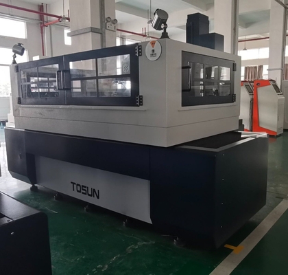 Maschine für das Schneiden von Metallen mit hoher Präzision