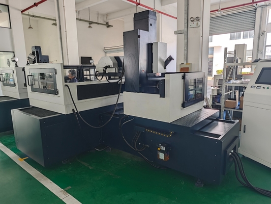 Maschine für das Schneiden von Metallen mit hoher Präzision