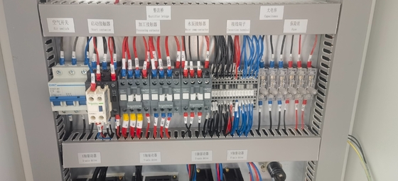 Maschine für das Schneiden von Metallen mit hoher Präzision