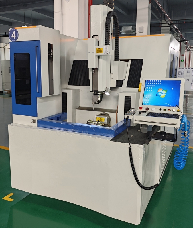 SJD706 Hochpräzisions-Sechs-Achsen-CNC-EDM-Kleinbohrmaschine für Turbinenblätter-Kühlfilmburen
