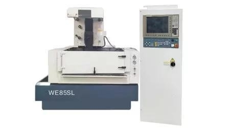 Hochpräzise Funkenbearbeitung CNC EDM Messingdrahtschneidemaschine SWE85SL für den Kunden